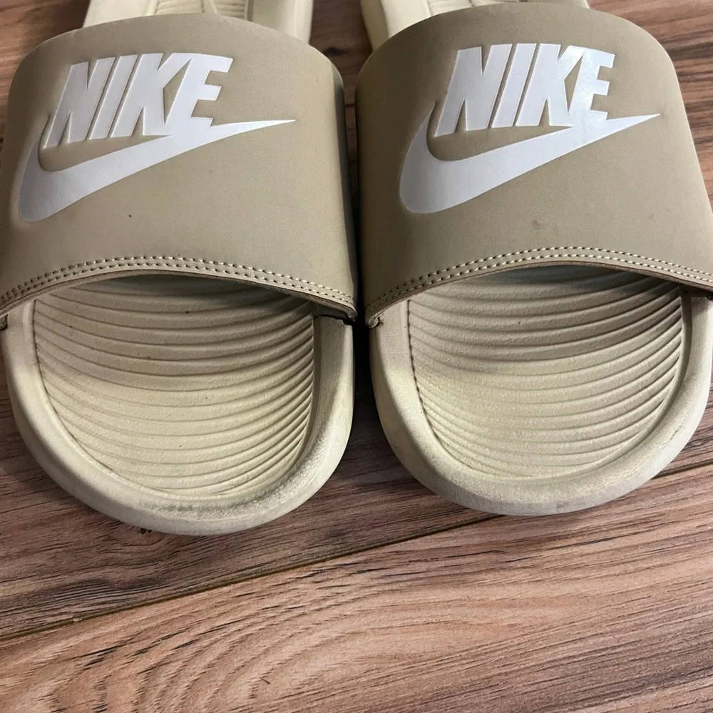 🔥Men’s Nike Slides Size  12 Tan/White Victory One